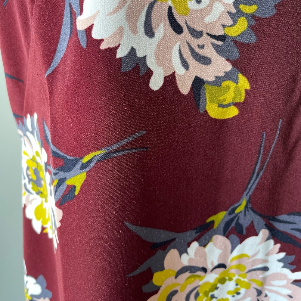 Ann Taylor Factory | Sleeveless Floral Shift Dress | Maroon | Size 6P - Picture 5 of 8